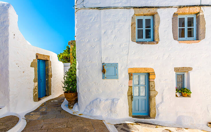 Conde Nast Traveller: Έξι ελληνικά νησιά στις καλύτερες επιλογές για τις διακοπές του Οκτωβρίου