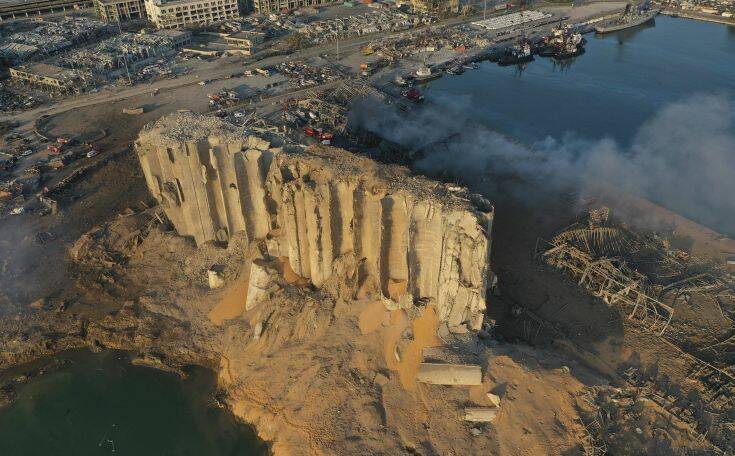 Ο αδιάφθορος δικαστής που παραβιάζει όλες τις κόκκινες γραμμές «ξεσκονίζοντας» την έκρηξη στο λιμάνι της Βηρυτού το 2022