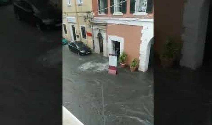 Η «Θάλεια» σφυροκοπά τη βόρεια Ελλάδα: Πλημμύρες, χαλάζι και καραμπόλες