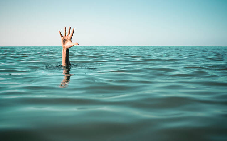 Νεκρός κολυμβητής στο Ηράκλειο Κρήτης &#8211; Οι απεγνωσμένες προσπάθειες του ναυαγοσώστη