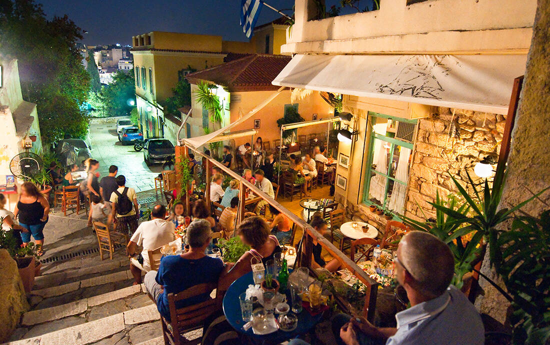 Νέα μέτρα για τον κορονοϊό: Θα κλείνουν τα μεσάνυχτα μπαρ και εστιατόρια στην Αττική &#8211; Πλαφόν στις συγκεντρώσεις