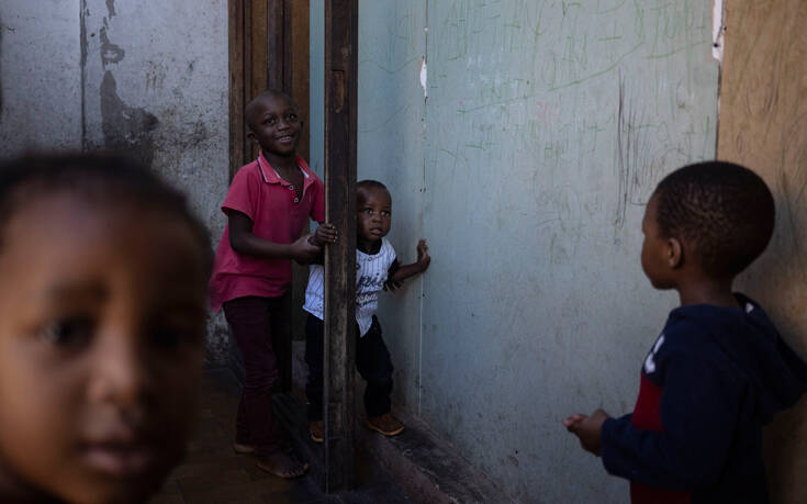 Στην τηλεόραση βασίζουν την εκπαίδευση του λόγω κορονοϊού εκατομμύρια παιδιά στην Αφρική