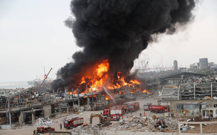 Μεγάλη φωτιά στο λιμάνι της Βηρυτού &#8211; Οι πρώτες εικόνες από το σημείο