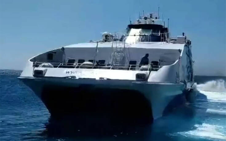 Οι εντυπωσιακές μανούβρες πλοίου που έφευγε από τη Σίκινο &#8211; Η «υπόκλιση» του καπετάνιου