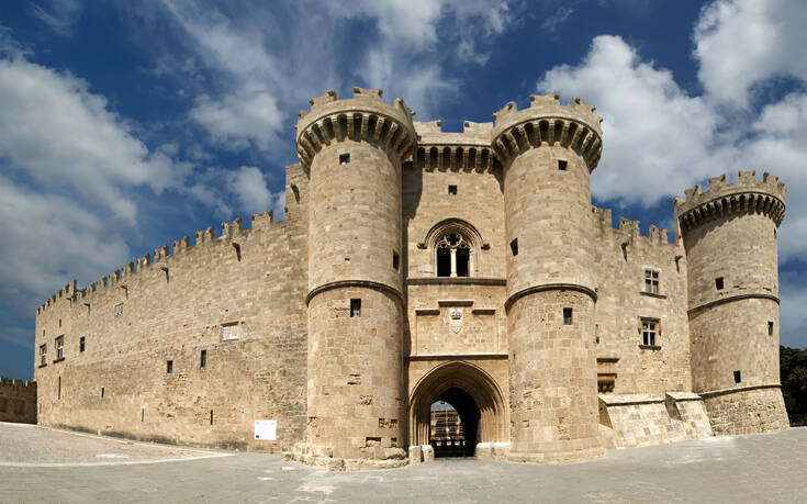 Το μεγαλοπρεπές Κάστρο και η Μεσαιωνική πόλη της Ρόδου