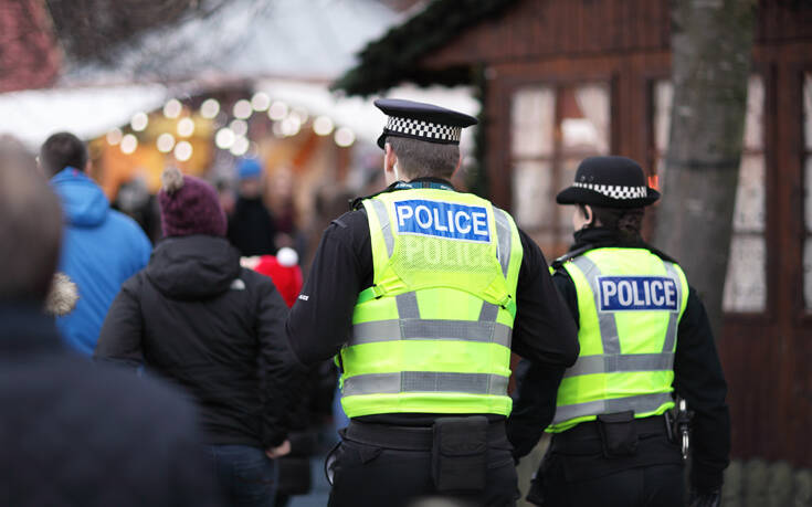 Αστυνομικός που είχε παίξει σε ντοκιμαντέρ της αγγλικής τηλεόρασης αποδείχθηκε ότι ήταν παιδόφιλος που κυνηγούσαν οι Αρχές