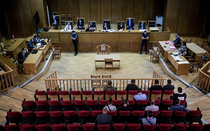 Δίκη Χρυσής Αυγής: Διέκοψε για μία ώρα το δικαστήριο &#8211; Εν αναμονή της απόφασης για τις αναστολές