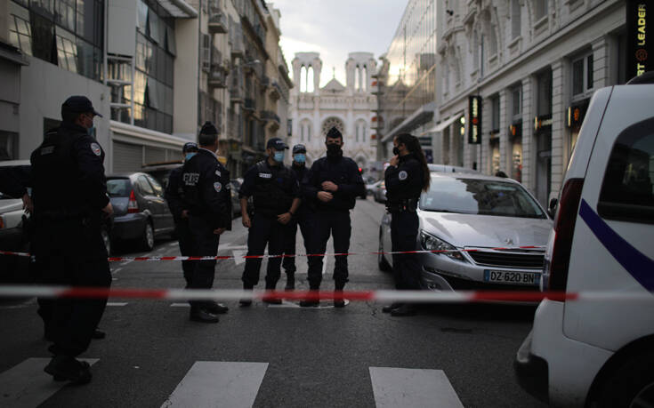 Βήματα πίσω από τη Γαλλική κυβέρνηση για τους περιορισμούς στην αναγνώριση αστυνομικών