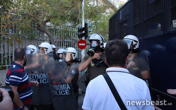 Ένταση και χημικά έξω από το υπουργείο Προστασίας του Πολίτη &#8211; Εικόνες από τη διαμαρτυρία