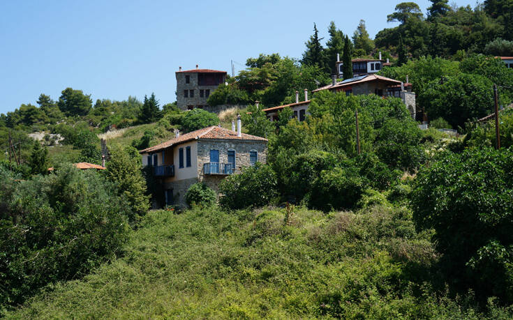 Το «άγνωστο» χωριό της Χαλκιδικής με το πιο διάσημο όνομα