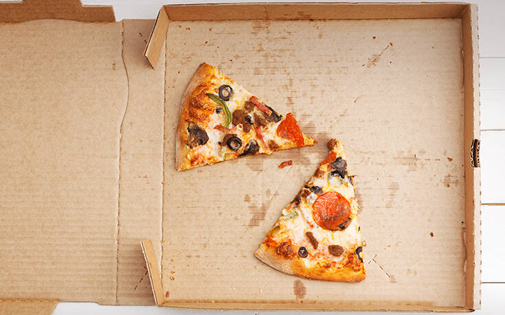Το κόλπο για να κάνεις τα περισσεύματα της πίτσας και πάλι λαχταριστά