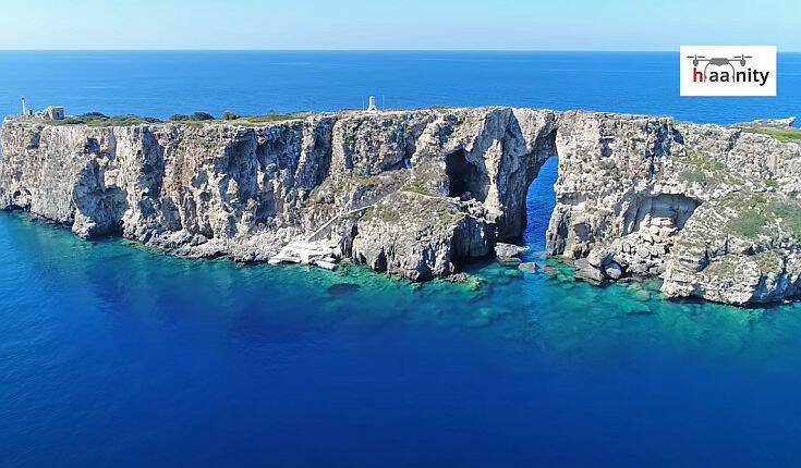 Το κατακόρυφο ελληνικό νησί στη Μεσσηνία με το ιδιαίτερο μυστικό