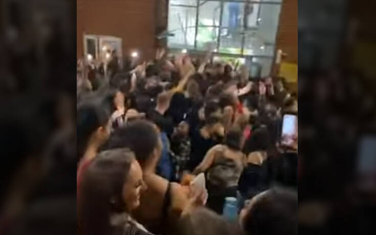 Εικόνες απίστευτου συνωστισμού σε κορονοπάρτι φοιτητών: 200 άτομα χόρευαν χωρίς να τους νοιάζει τίποτα