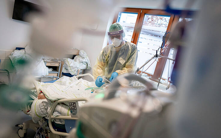 Φήμες πως οι γιατροί στη Σαξονία επιλέγουν τους ασθενείς με Covid-19 που θα διασωληνώσουν
