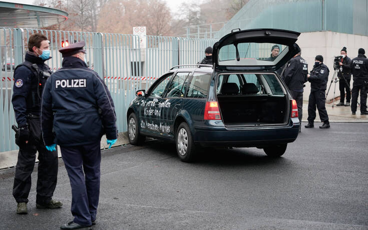 Βερολίνο: Εκτός κινδύνου η Μέρκελ μετά την πρόσκρουση οχήματος στην πύλη της Καγκελαρίας