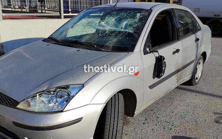 Σοκαριστικό σκηνικό στη Θεσσαλονίκη: Του έσπασαν το αυτοκίνητο και τον λήστεψαν γιατί είναι οπαδός άλλης ομάδας