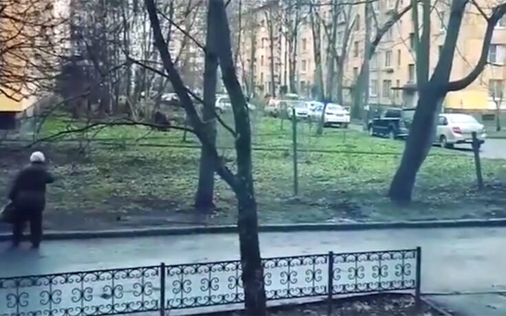 Ομηρία στην Αγία Πετρούπολη: Οχυρώθηκε στο διαμέρισμα με τα έξι παιδιά και απειλεί