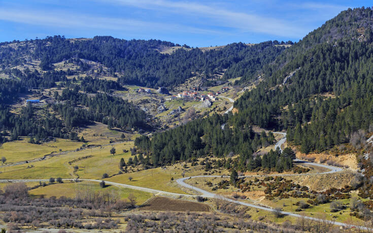 Αετιά, το ορεινό χωριό των Γρεβενών που το χειμώνα ερημώνει