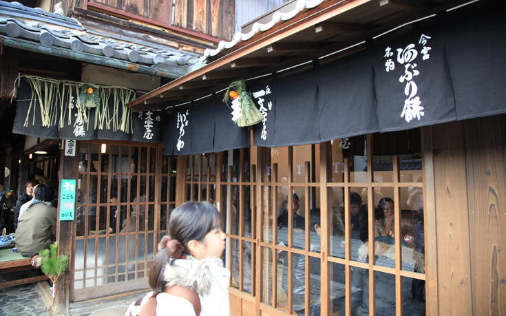 Το μικρό μαγαζάκι στην Ιαπωνία που έχει επιβιώσει από πανδημίες, πολέμους και φυσικές καταστροφές