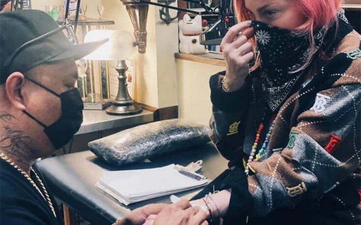 Μαντόνα: Η ντίβα της ποπ έκανε το πρώτο της τατουάζ στα 62 της