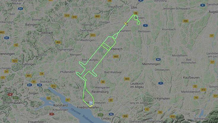 Γερμανία: Πιλότος «ζωγράφισε» μια τεράστια σύριγγα στον ουρανό της Βαυαρίας
