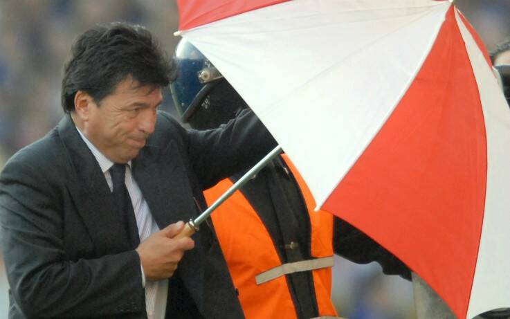 Η μέρα που ο Πασαρέλα αντιμετώπισε τους οπαδούς της Μπόκα Τζούνιορς με μια ομπρέλα