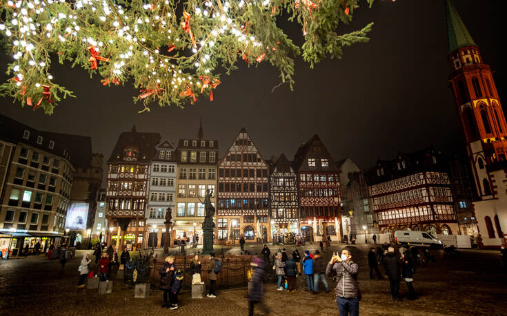 Γερμανία: Εναλλακτικά Χριστούγεννα λόγω κορονοϊού&#8230; με online αγορές και βιντεοκλήσεις στον Άγιο Βασίλη