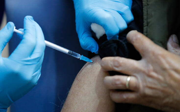 Αναστάτωση στο υγειονομικό προσωπικό με φόντο τον εμβολιασμό του: «Με τόση βιασύνη άρχισαν να φοβούνται»