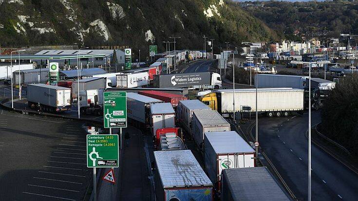 Βρετανία: Βαδίζει προς εξομάλυνση η κατάσταση με τα αποκλεισμένα φορτηγά στο Ντόβερ