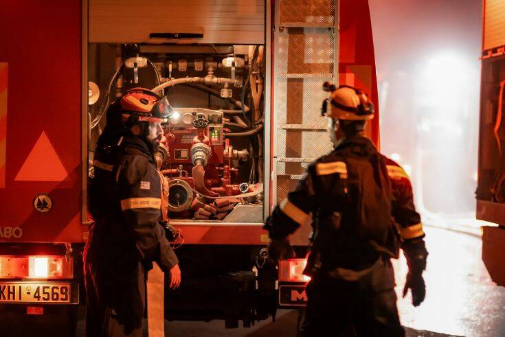 Φωτιά σε κατάστημα με ανταλλακτικά αυτοκινήτων στο Νέο Κόσμο – Ακούστηκαν εκρήξεις