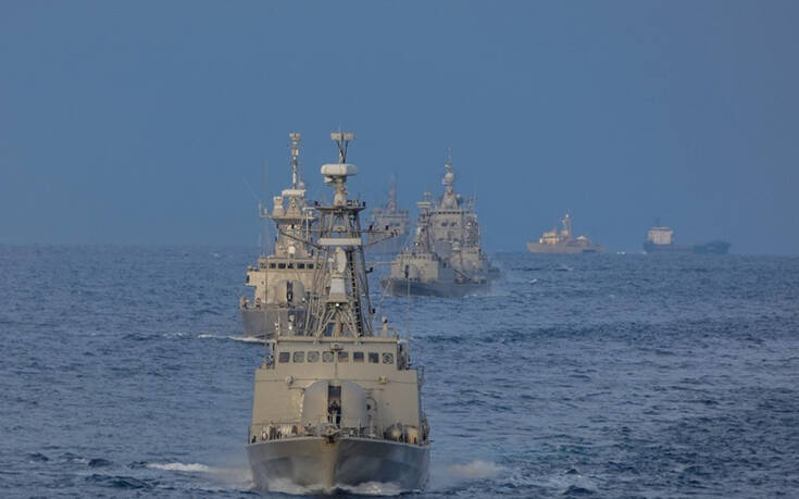 Εντυπωσιακές εικόνες από ασκήσεις του Πολεμικού Ναυτικού &#8211; Βολές από τα πυροβόλα των πλοίων και εκτόξευση τορπιλών