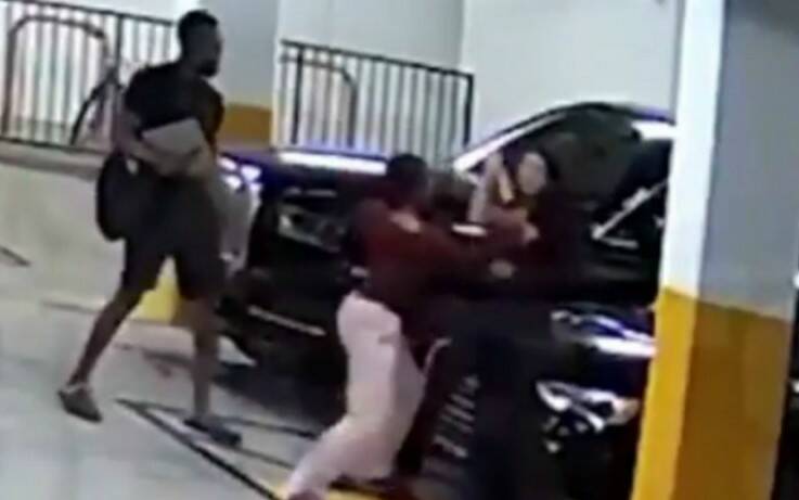 Παίκτης του ΝΒΑ αφήνει τη σύντροφό του να γρονθοκοπήσει γυναίκα για μια θέση αναπήρων σε πάρκινγκ
