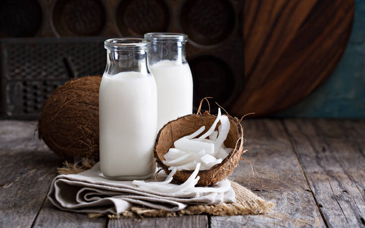Τρεις λόγοι για να χρησιμοποιείτε το γάλα καρύδας στη ρουτίνα ομορφιάς σας