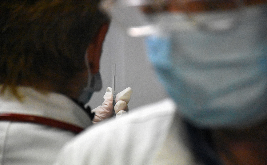 Αρχίζουν οι συνδυασμοί των εμβολίων της AstraZeneca με το Sputnik V