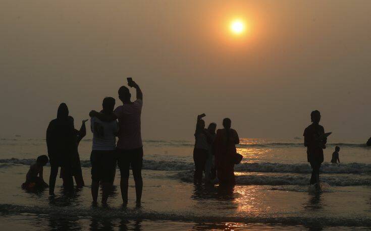 Επιπλέον 20.035 κρούσματα κορονοϊού ανακοίνωσε η Ινδία πριν φύγει το 2020