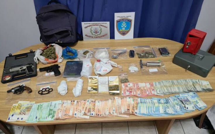 Σύλληψη για ναρκωτικά στο Κερατσίνι &#8211; 26χρονος έκρυβε πιστόλι και σιδηρογροθιά σε ειδική κρύπτη