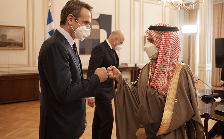 Συνάντηση Μητσοτάκη με τον υπουργείο Εξωτερικών της Σαουδικής Αραβίας: Οι περιφερειακές εξελίξεις στο επίκεντρο
