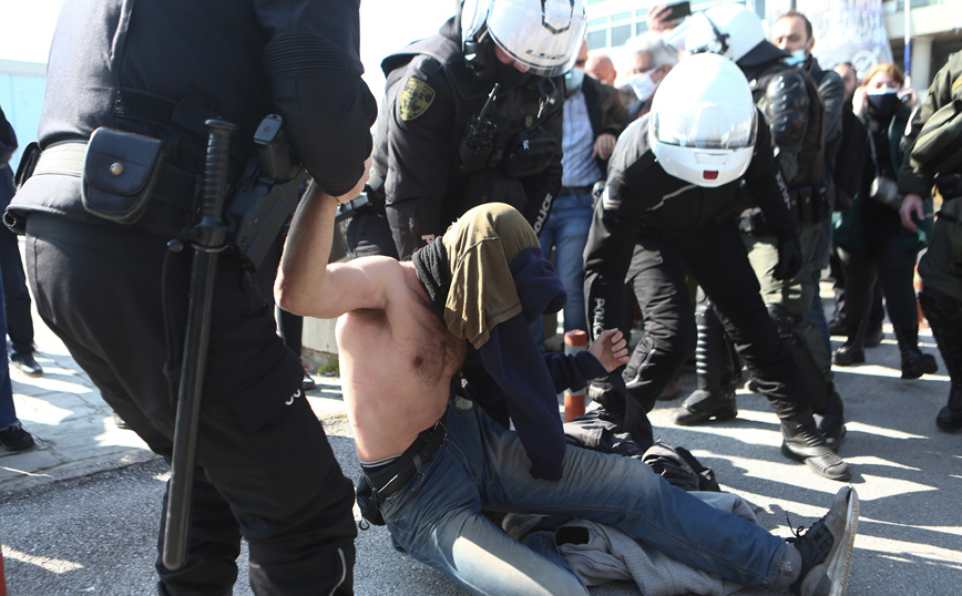 Θεσσαλονίκη: 30 οι προσαγωγές από το ΑΠΘ μετά την έφοδο της αστυνομίας
