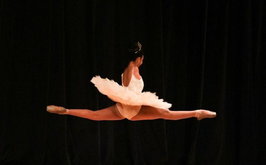 Η 16χρονη μπαλαρίνα χωρίς χέρια, αποτελεί πηγή έμπνευσης