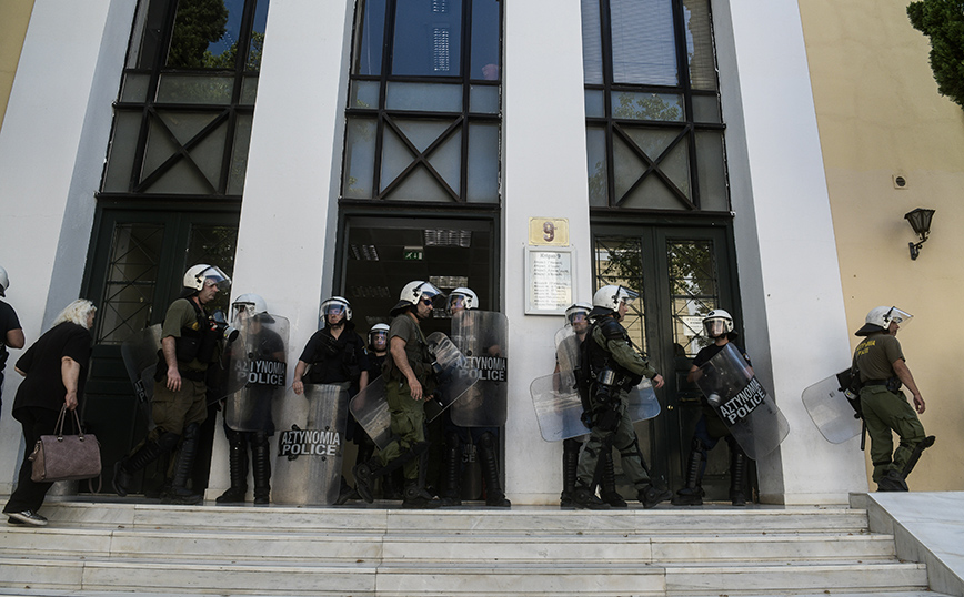 Στη δικαιοσύνη οδηγήθηκαν οι συλληφθέντες του πανεκπαιδευτικού συλλαλητηρίου στην Αθήνα
