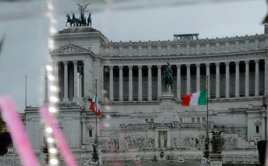 Χαλαρώνει τους περιορισμούς για τον κορονοϊό η Ιταλία: Ανοίγουν Καπέλα Σιξτίνα και Κολοσσαίο