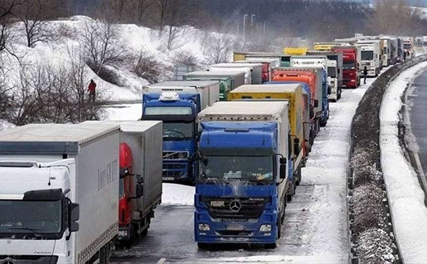 Κακοκαιρία Φίλιππος: Απαγόρευση κυκλοφορίας φορτηγών στην εθνική οδό Θεσσαλονίκης-Αθηνών