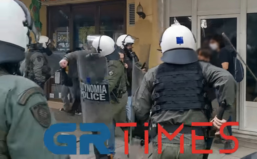 Θεσσαλονίκη: Παρέμβαση εισαγγελέα για βίντεο με αστυνομικό να χτυπά διαδηλωτή