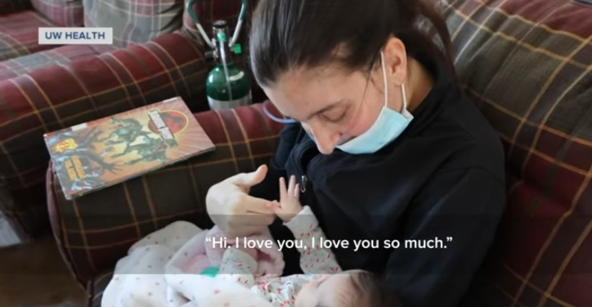 Μητέρα με κορονοϊό πήρε αγκαλιά το μωρό της τρεις μήνες μετά τη γέννα γιατί βρισκόταν σε κώμα