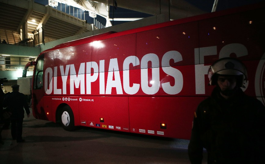 Υποδοχή με αποδοκιμασίες στην αποστολή του Ολυμπιακού στη Λάρισα