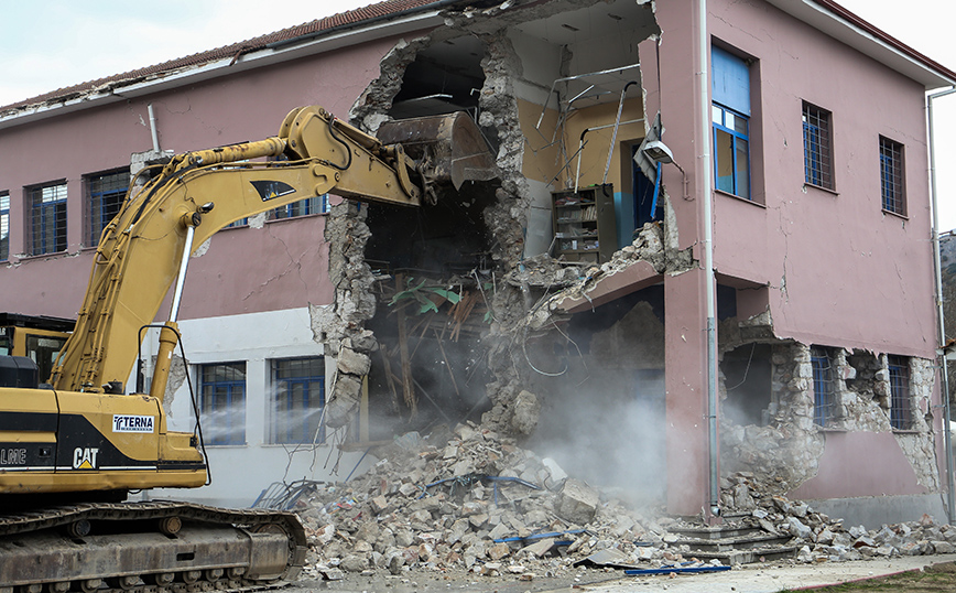 Τις 1.722 έφτασαν οι ακατάλληλες κατοικίες από το σεισμό στη Θεσσαλία