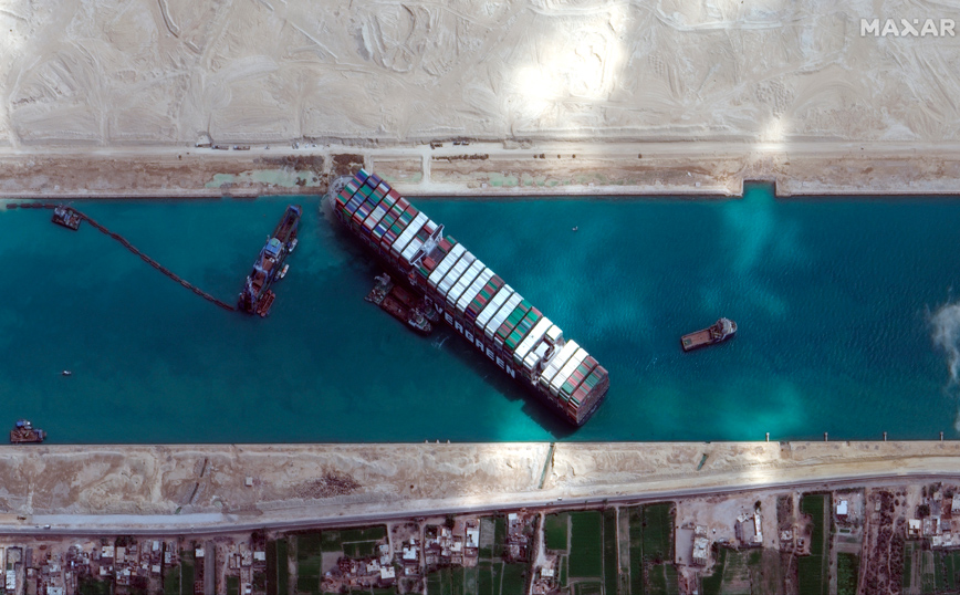 Διώρυγα του Σουέζ: Ένα ρυμουλκό πλοίο βυθίστηκε μετά από σύγκρουση με τάνκερ