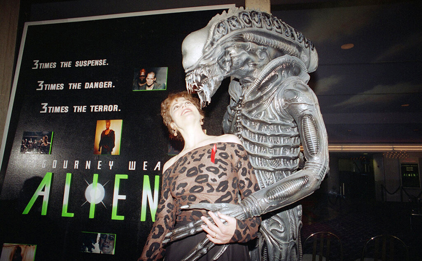 Το «Alien» και το κοστούμι του «Σημαδεμένου» σε δημοπρασία στο Λος Άντζελες