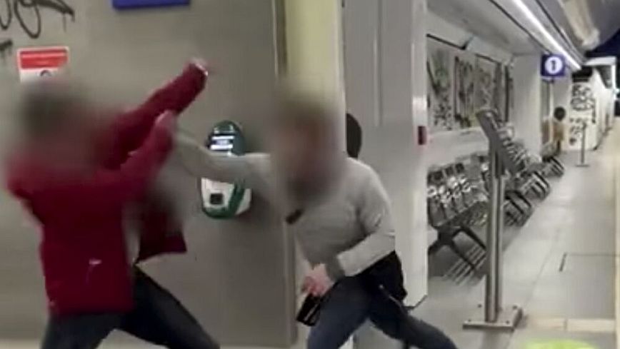 Βίαιη επίθεση κατά νεαρού ζευγαριού ομοφυλόφιλων στο μετρό της Ρώμης: Δείτε το βίντεο