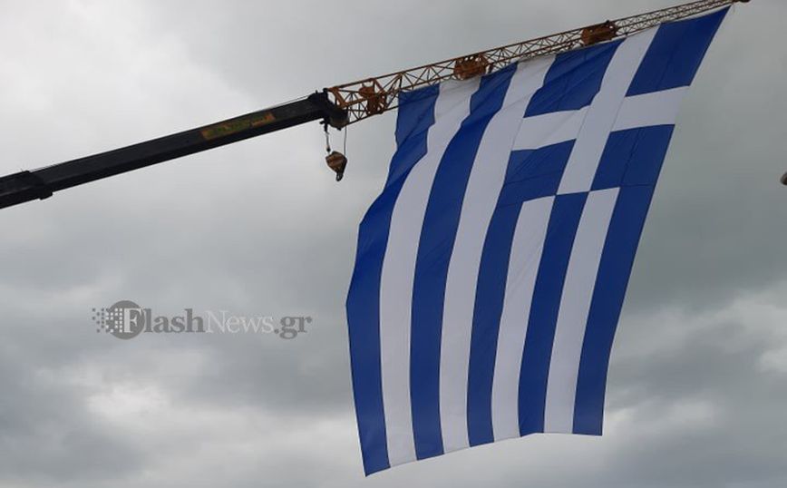 Μία τεράστια ελληνική σημαία στο Ρέθυμνο για τα 200 χρόνια από την Επανάσταση του 1821